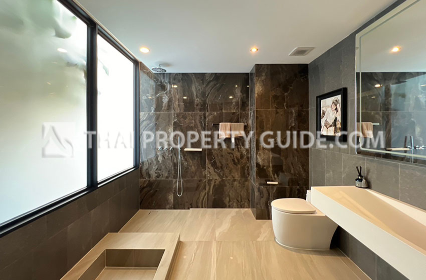 House with Private Pool in Srinakarin 